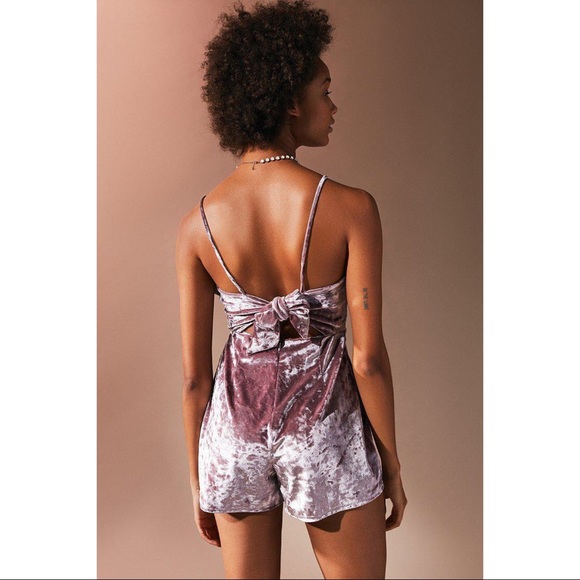 UO Crushed Velvet Ruffle Romper - Picture 4 of 8
